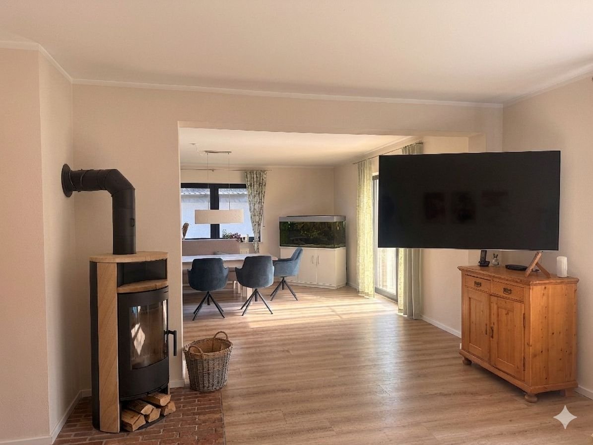 Familienparadies, Mehrgenerationenwohnen oder Wohnen und Arbeiten mit Doppelgarage und Garten in Veitsrodt