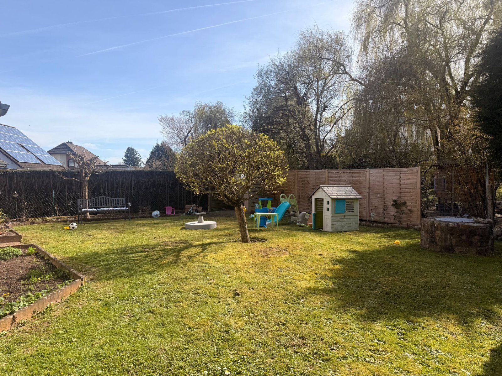 Familienparadies, Mehrgenerationenwohnen oder Wohnen und Arbeiten mit Doppelgarage und Garten in Veitsrodt